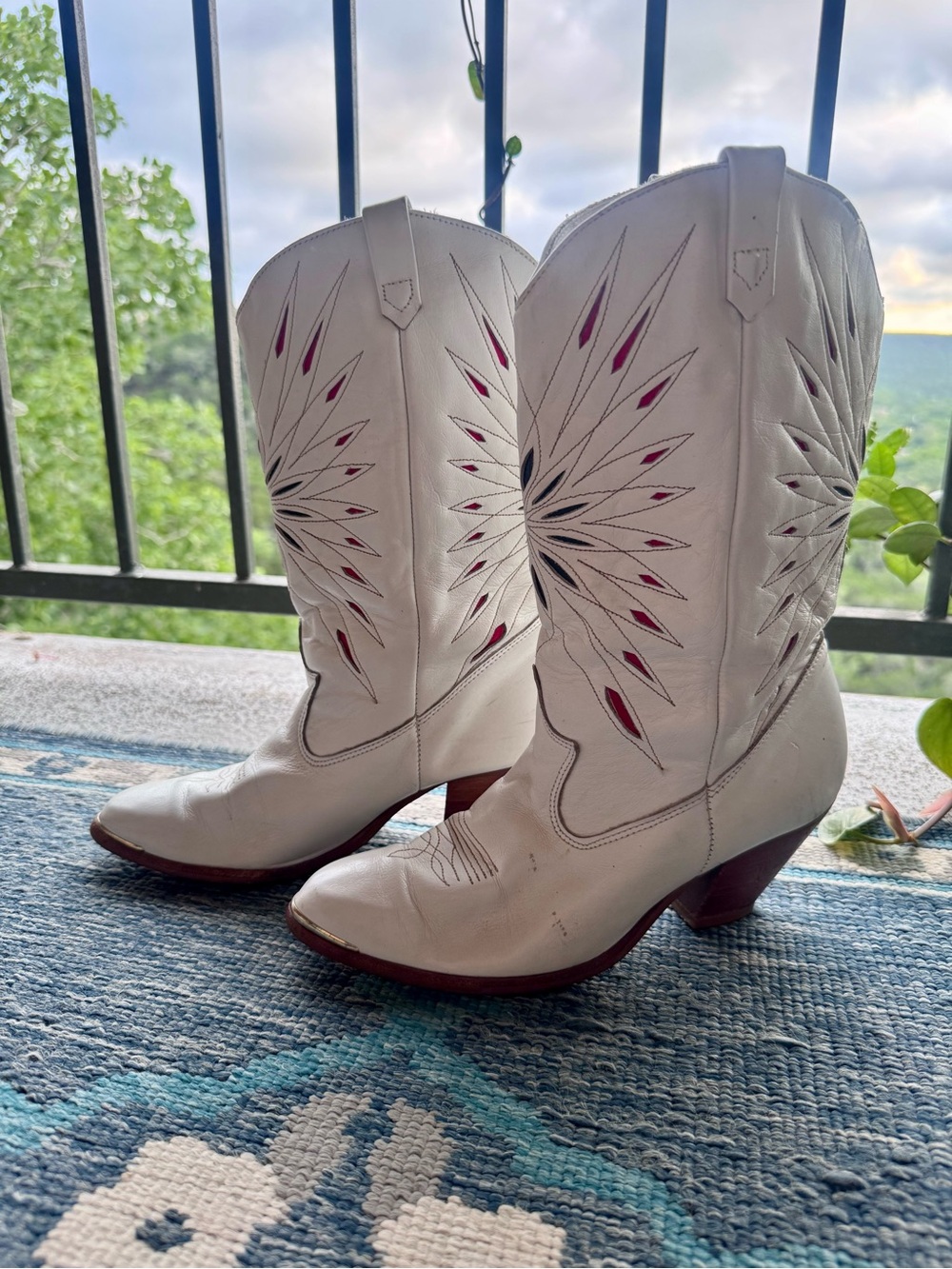 🌟ICONIC🌟 Dingo White Cowboy Boots 7.5 Starburst Boho Festival ✨Great Condition✨